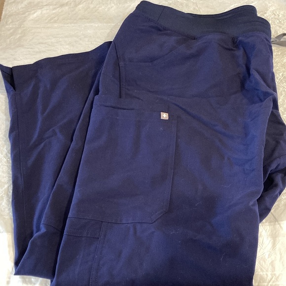 Figs Scrub Set - Picture 4 of 15